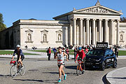 Andreas Straßner, Schnellster Läufer München Marathon 2018 am Königsplatz  (©Foto: Martin Schmitz)